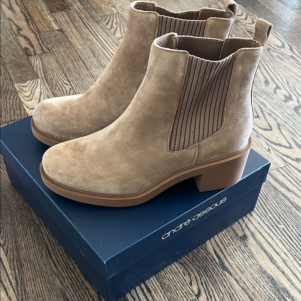 NWT Andre Assous Tan Suede Ankle Boots